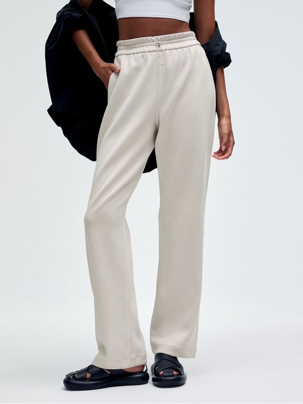 Lululemon Softstreme High-Rise Pant
Regular in Bone Size 6